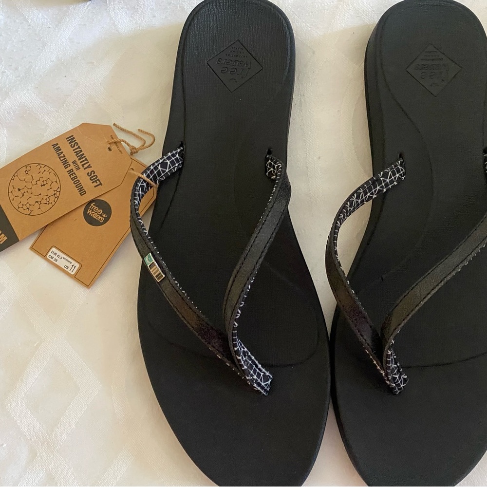 NEW Freewaters Lana Black 11-M Memory Foam Sandals - Picture 2 of 4